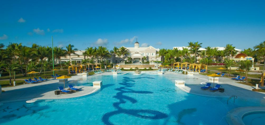 Beachfront Elegance: Discovering the Best Accommodations in the Bahamas
